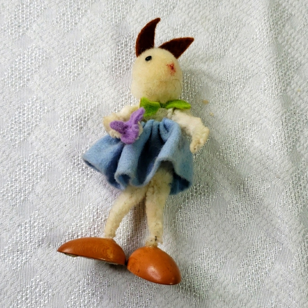 Vintage 1970 wired pipe cleaner chenille Easter bunny pompom Easter basket